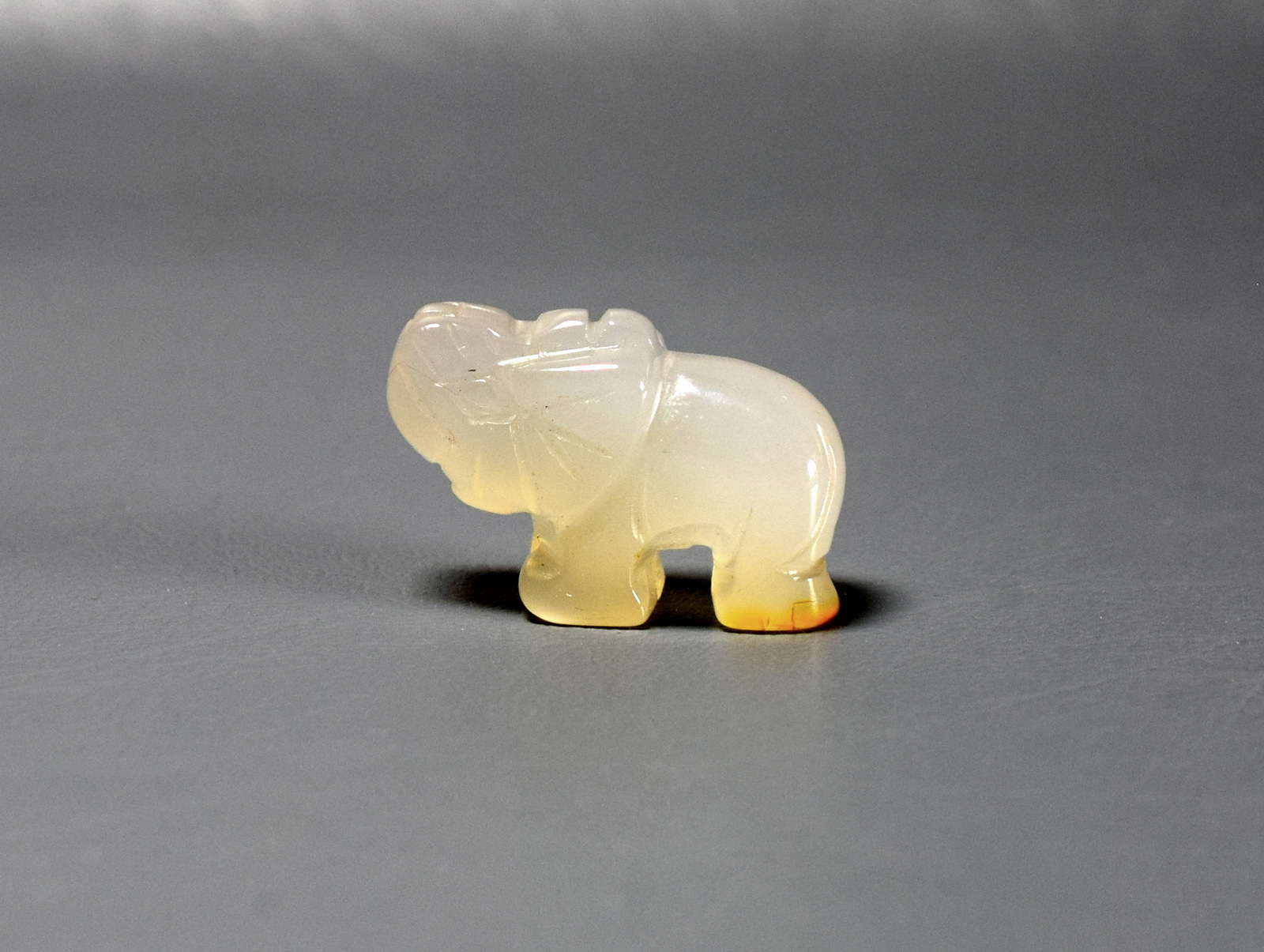 słoń z chalcedonu słoń z chalcedonu