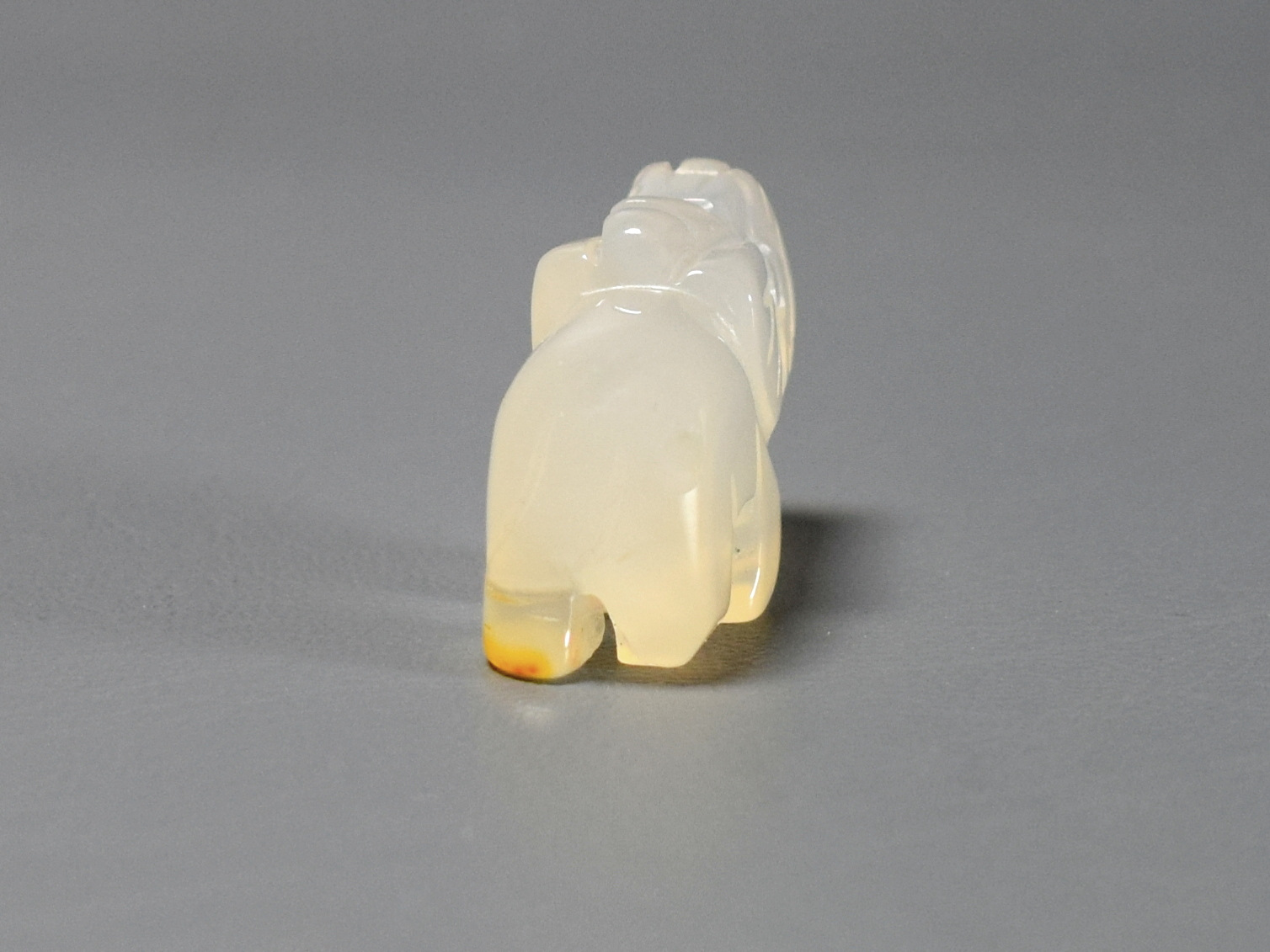 słoń z chalcedonu słoń z chalcedonu