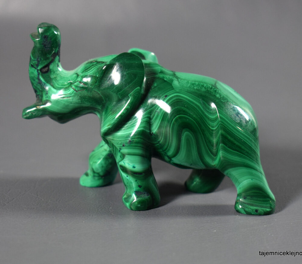 zielony słoń z malachitu