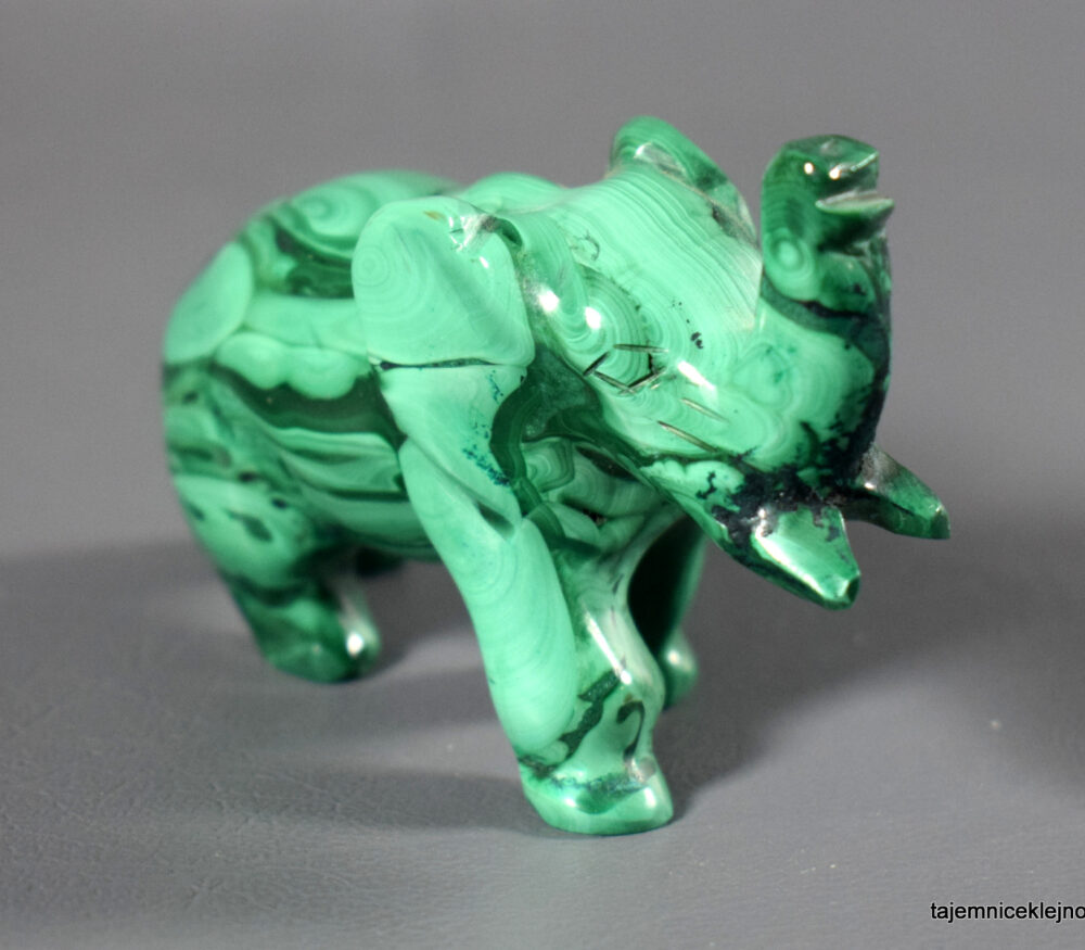 zielony słoń z malachitu