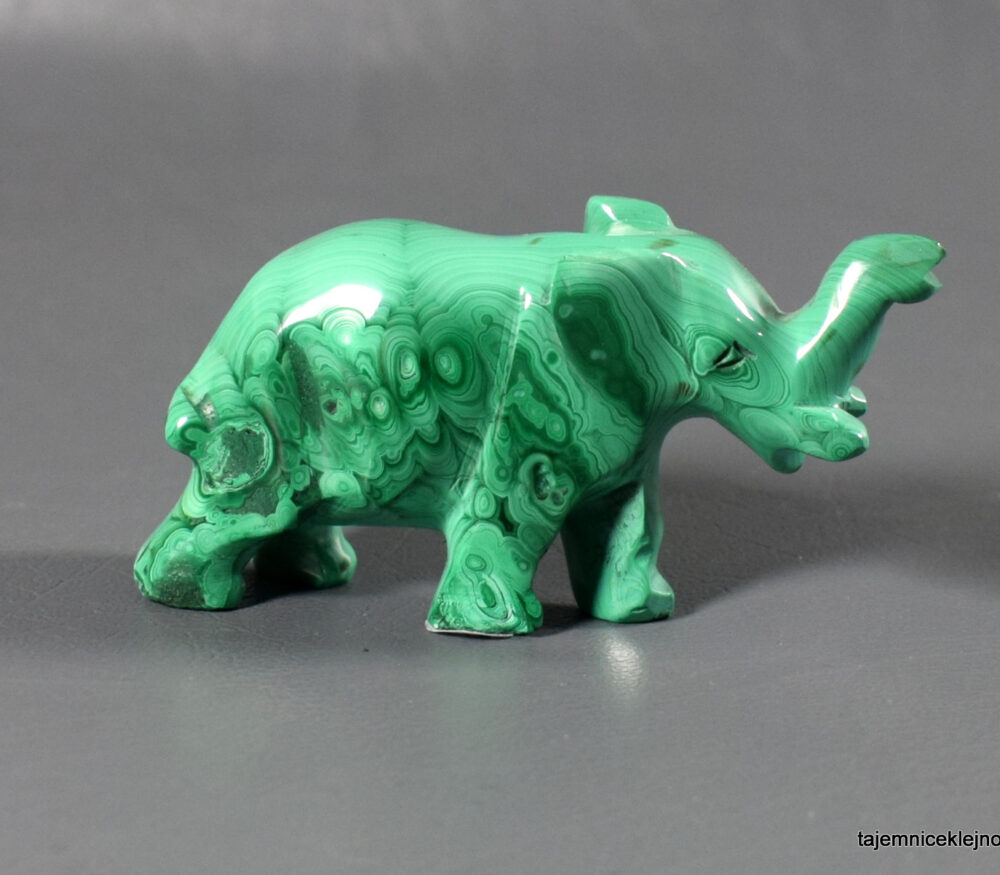 zielony słoń z malachitu, figurka, rzeźba