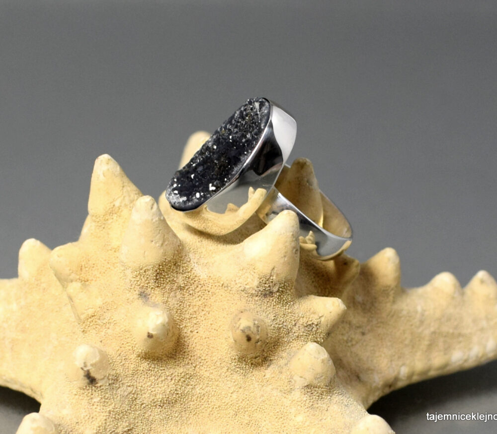 Chalcedon z kryształkami kwarcu, pierścionek srebrny