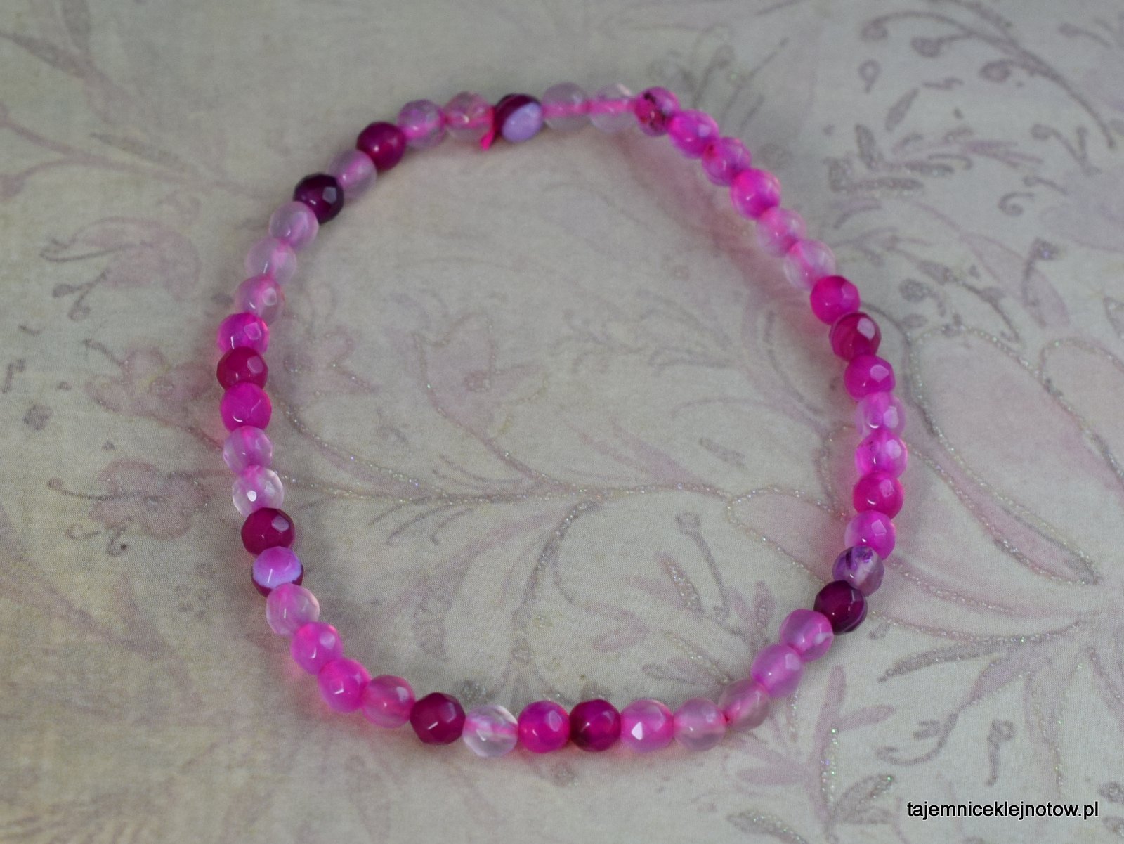 bransoletka na gumce z różowym agatem bransoletka na gumce z różowym agatem