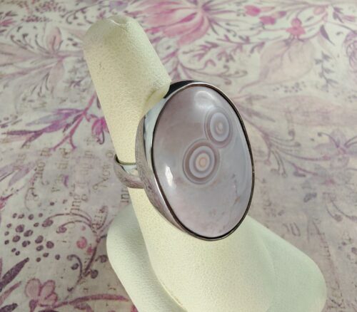 pierścionek srebrny z naturalnym niebarwionym różowym agatem z botswany