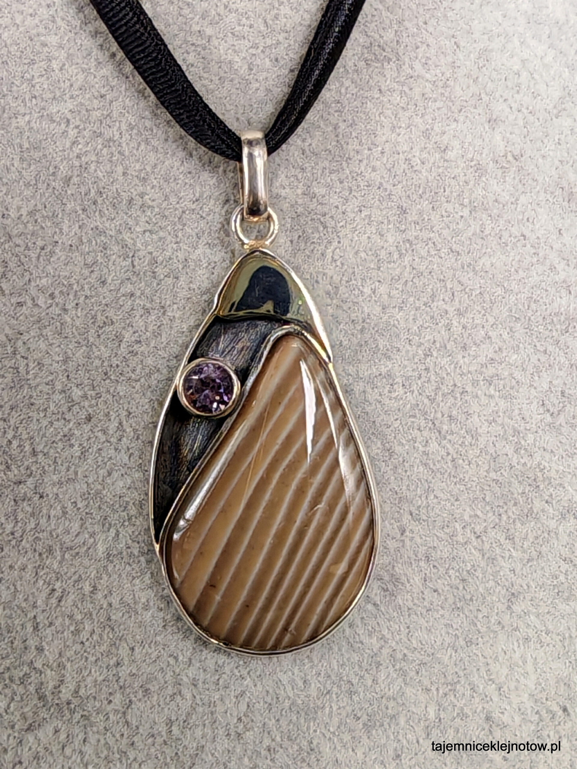Wisior z krzemieniem pasiastym i AMETYSTEM