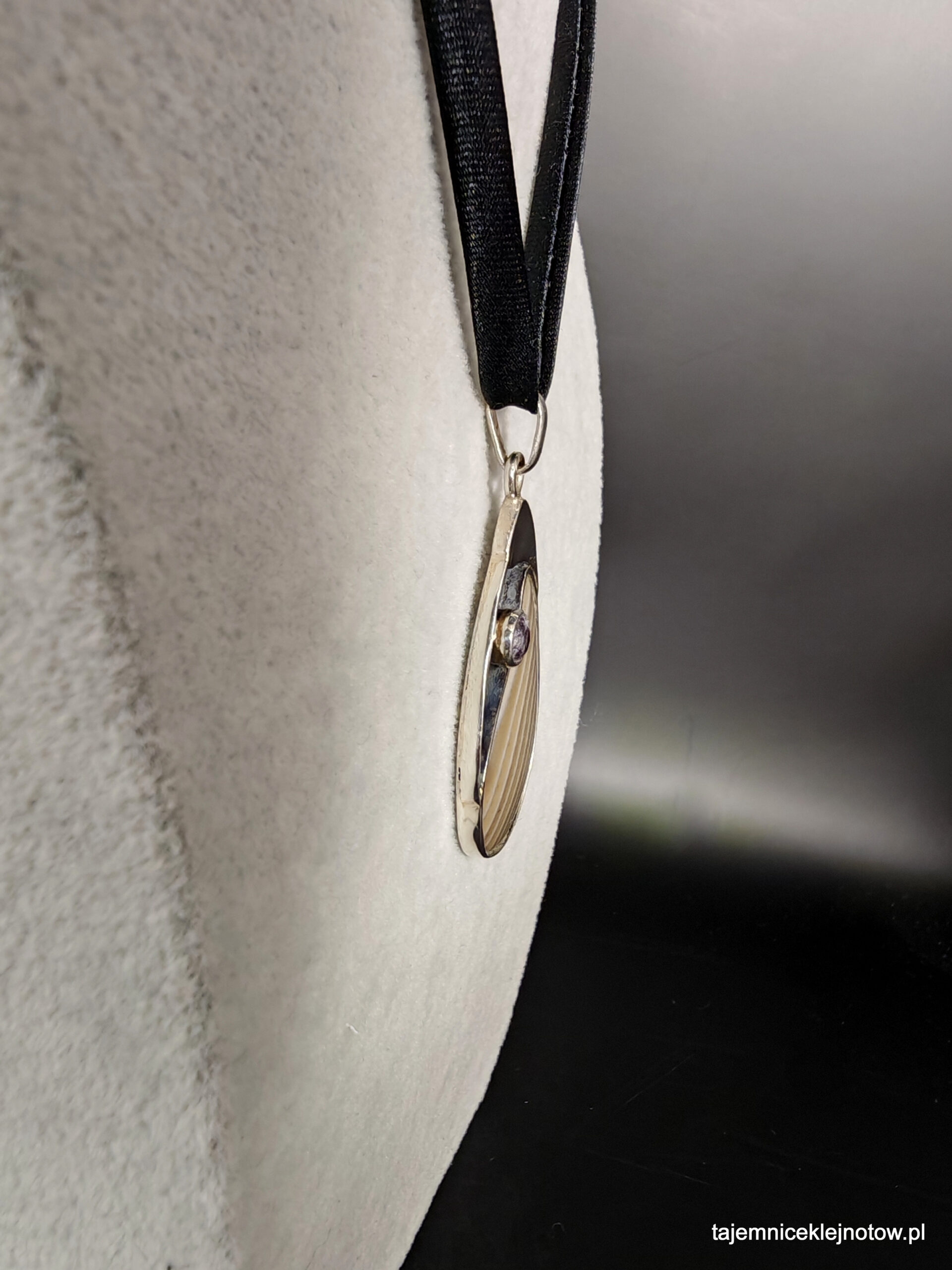 Wisior z krzemieniem pasiastym i AMETYSTEM