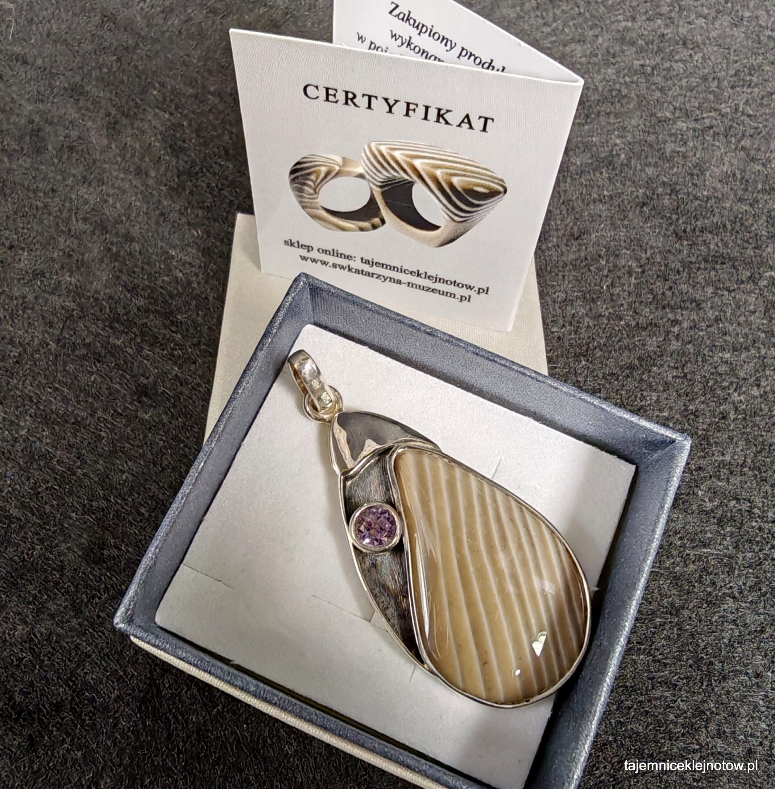 Wisior z krzemieniem pasiastym i AMETYSTEM Wisior z krzemieniem pasiastym i AMETYSTEM