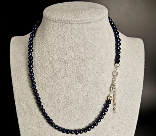 Naszyjnik z małych czarnych pereł