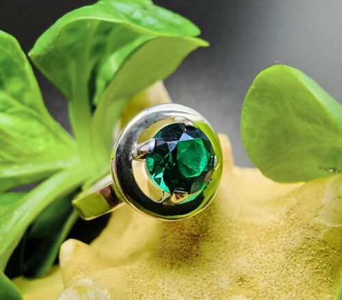pierścionek srebrny ze szmaragdem hydrotermalnym syntetycznym