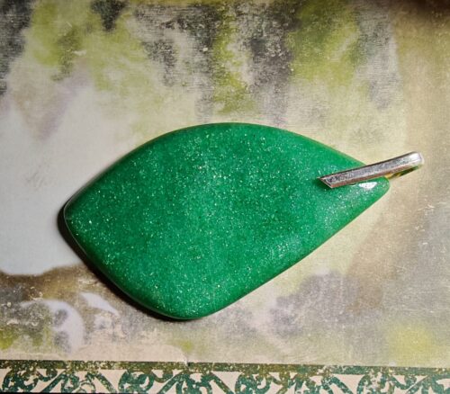 wisior z awenturynu ze srebrną zawieszką