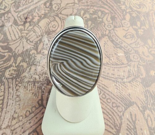 pierścionek z krzemieniem pasiastym srebrny, piękne wzory, naturalny