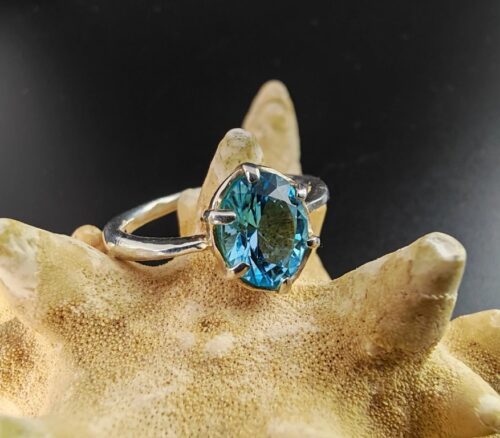 pierścionek z topazem swiss blue