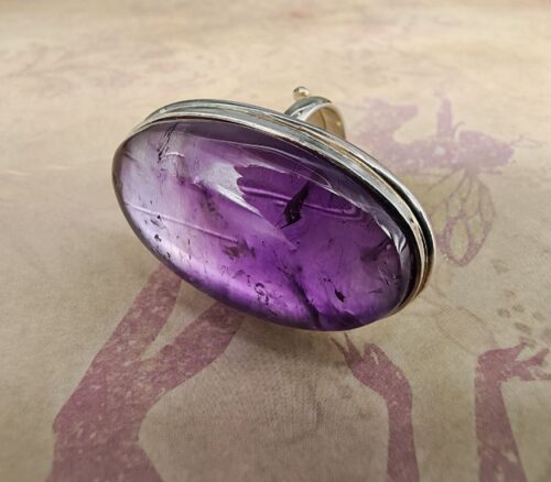 pierścionek srebrny z dużym kaboszonem ametystu regulowany