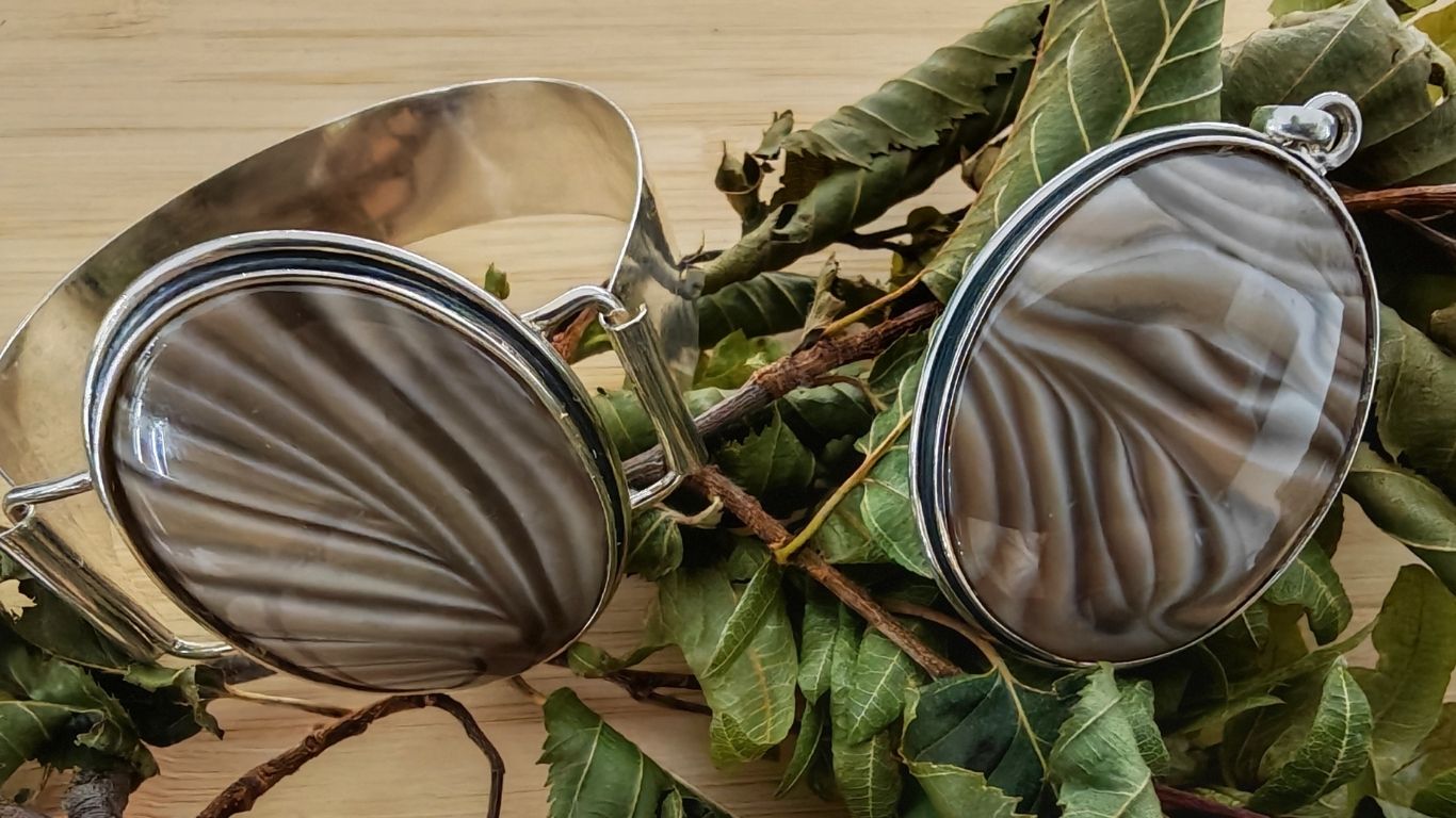 biżuteria z krzemieniem pasiastym - co warto o niej wiedzieć?